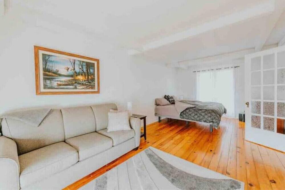 Photo of Livingroom in Centre Hastings