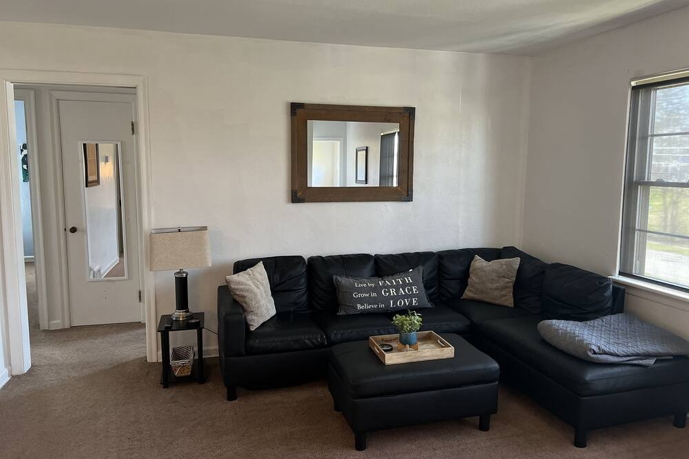 Photo of Livingroom in Tiffin
