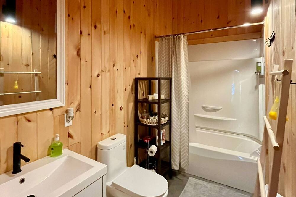 Photo of Bathroom in Saint-Tite-des-Caps