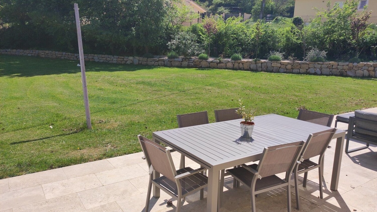 Photo of Outdoor in Cabries