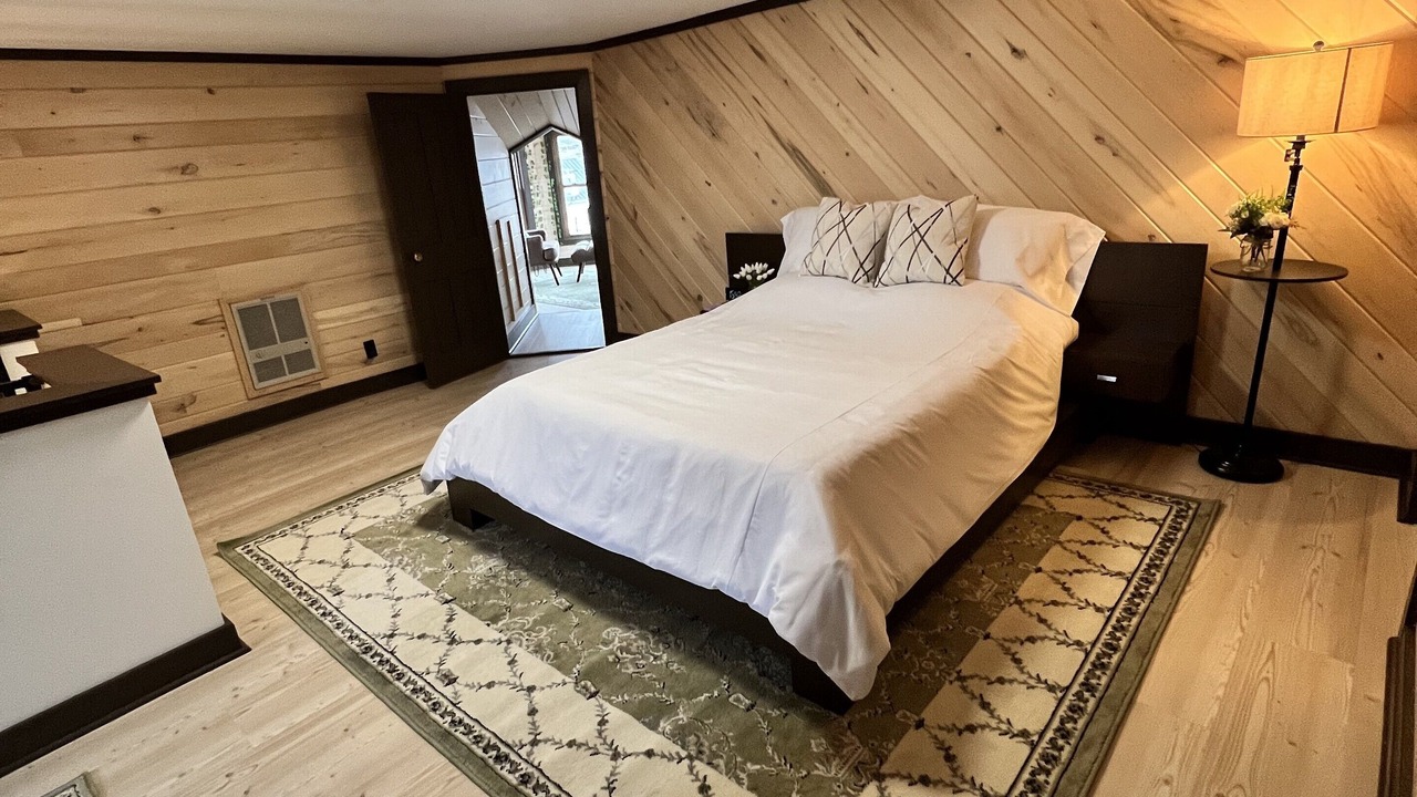 Photo of Bedroom in Monterey