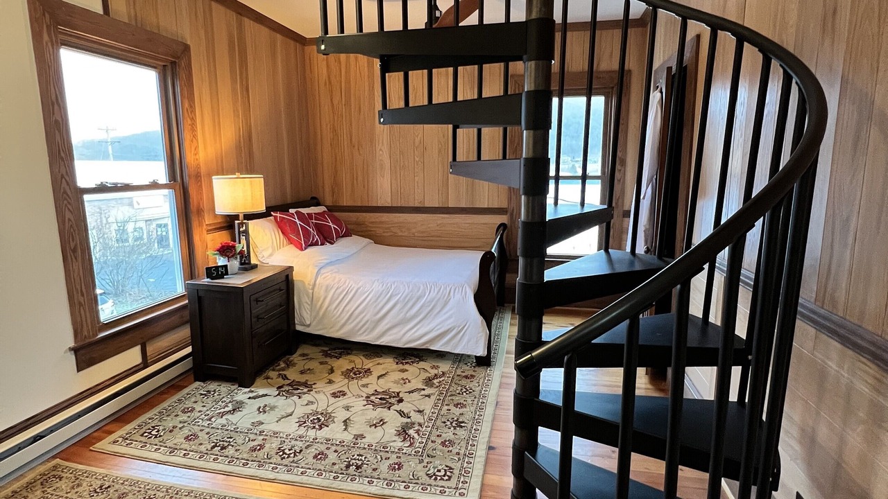 Photo of Bedroom in Monterey