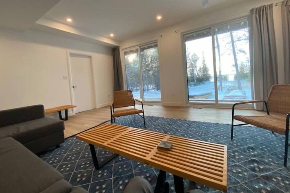 Photo of Livingroom in Kincardine