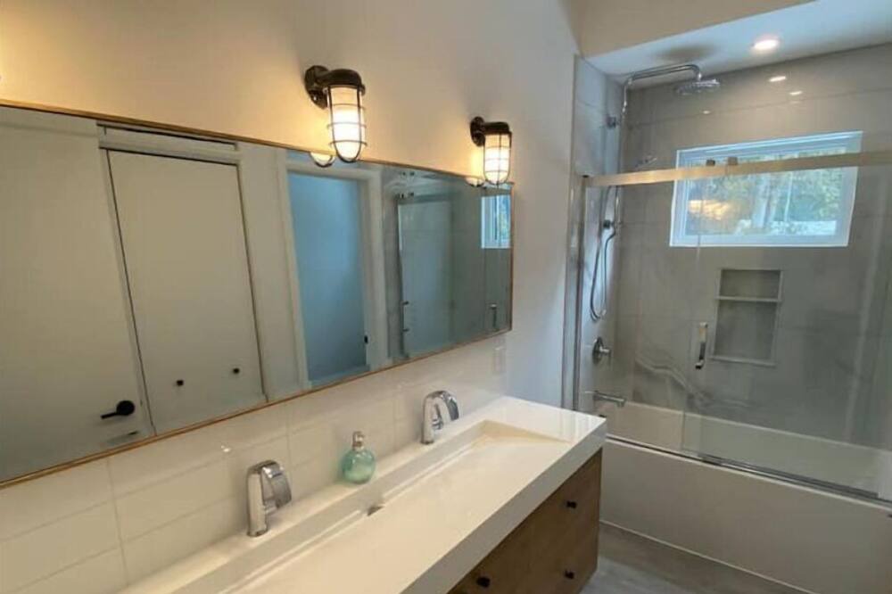 Photo of Bathroom in Kincardine