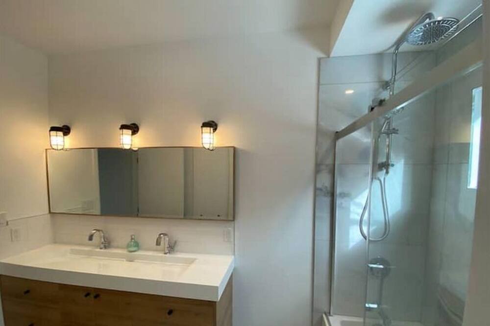 Photo of Bathroom in Kincardine