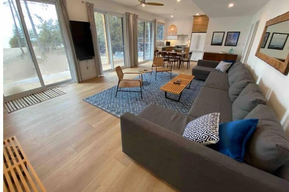 Photo of Livingroom in Kincardine