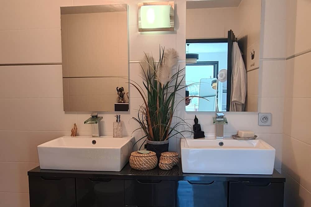 Photo of Bathroom in Villeneuve-de-la-Raho