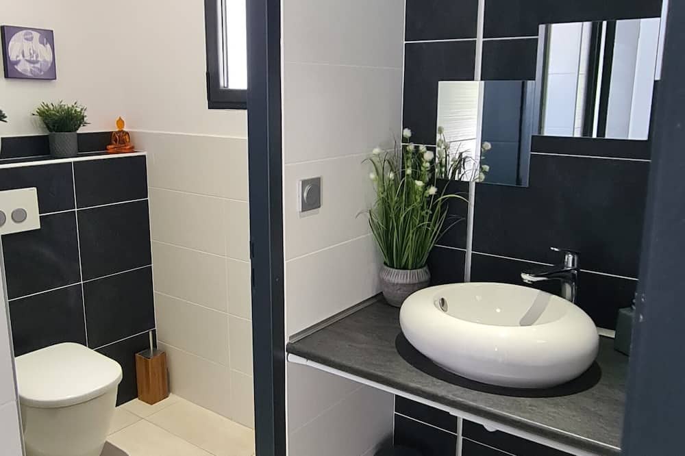 Photo of Bathroom in Villeneuve-de-la-Raho