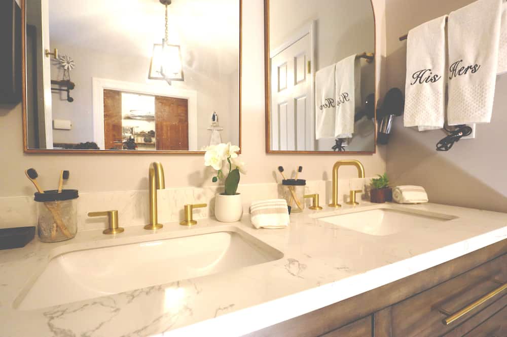 Photo of Bathroom in Woodbury