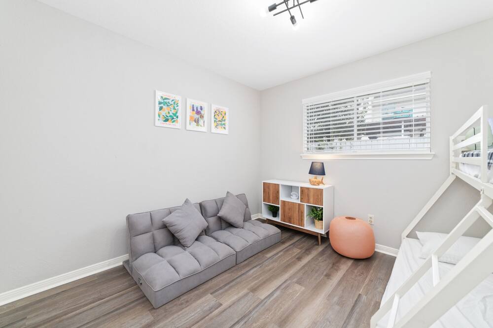 Photo of Livingroom in George Bush Park/Eldridge