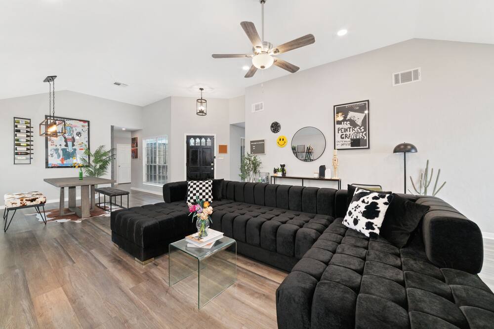 Photo of Livingroom in George Bush Park/Eldridge