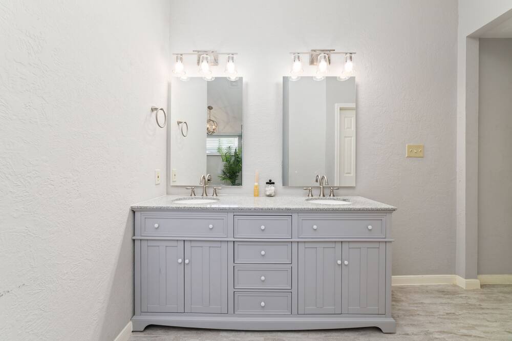 Photo of Bathroom in George Bush Park/Eldridge