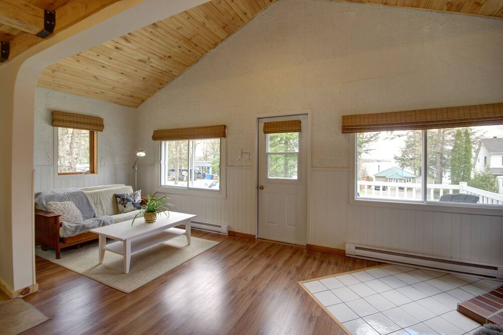 Photo of Livingroom in Lac-Brome