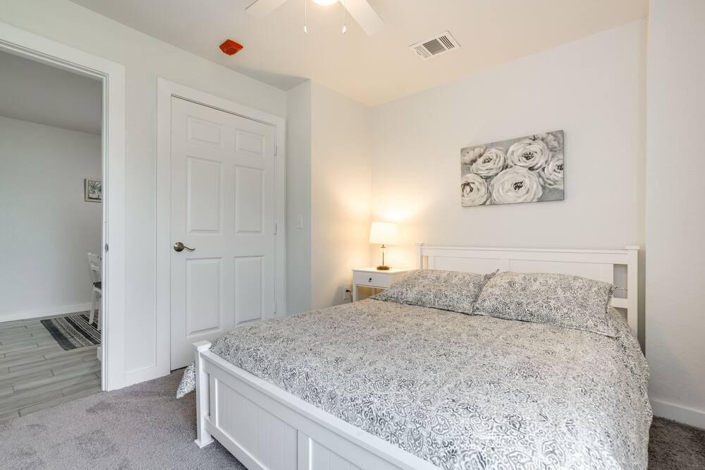 Photo of Bedroom in Woodridge