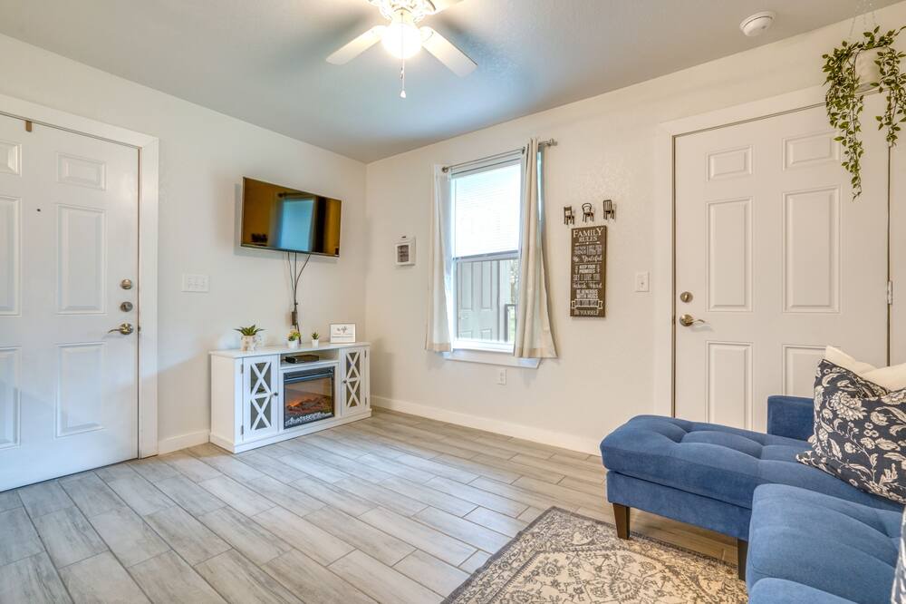 Photo of Livingroom in Woodridge