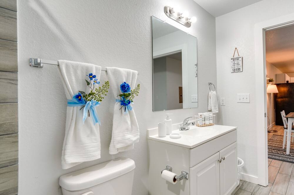 Photo of Bathroom in Woodridge