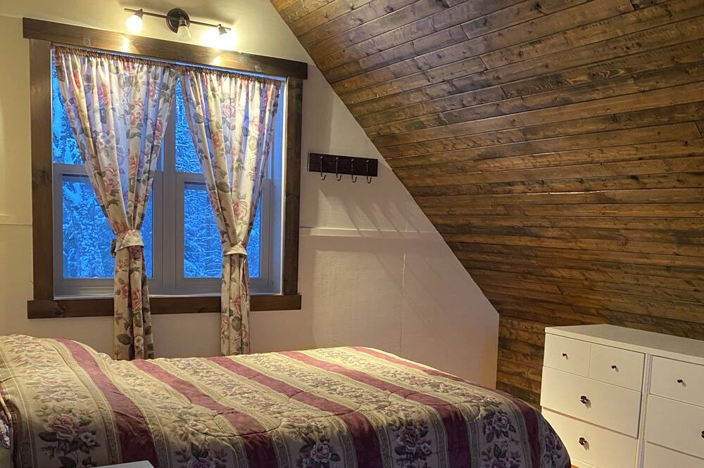Photo of Bedroom in Duhamel