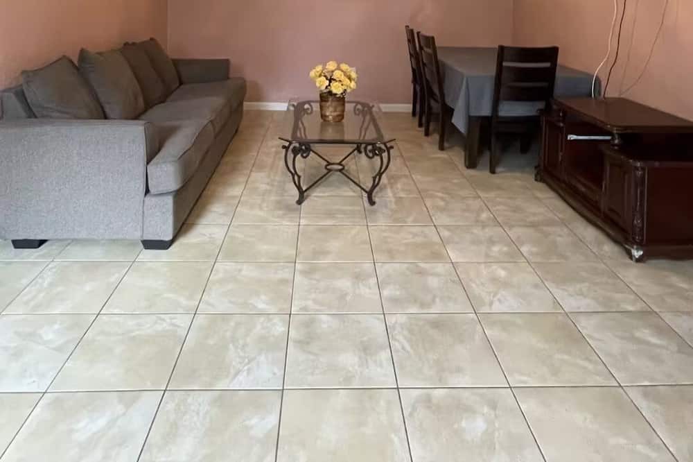Photo of Livingroom in Iowa Colony