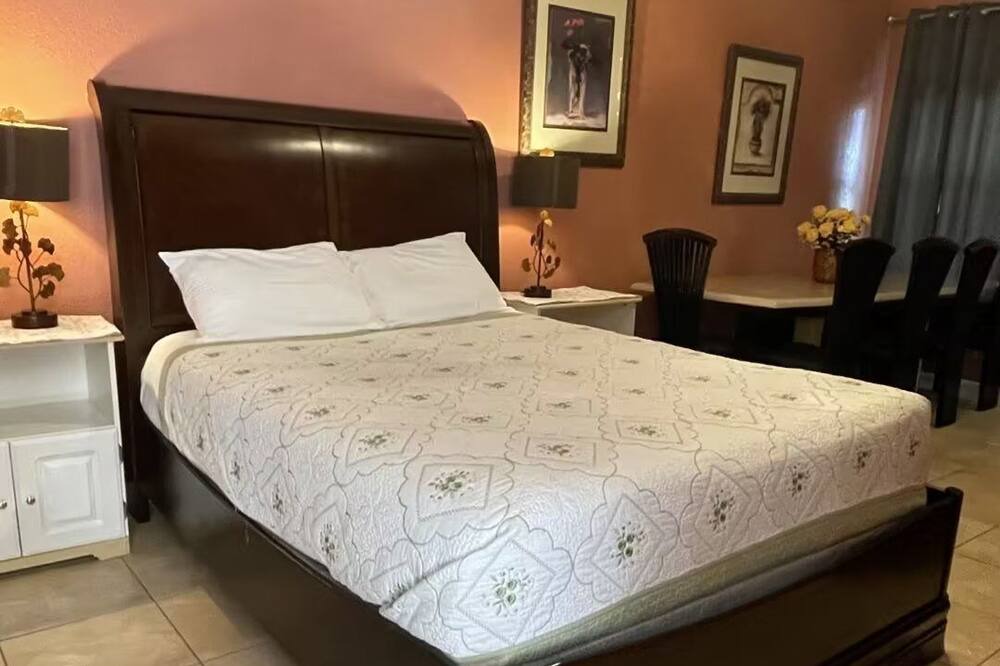 Photo of Bedroom in Iowa Colony