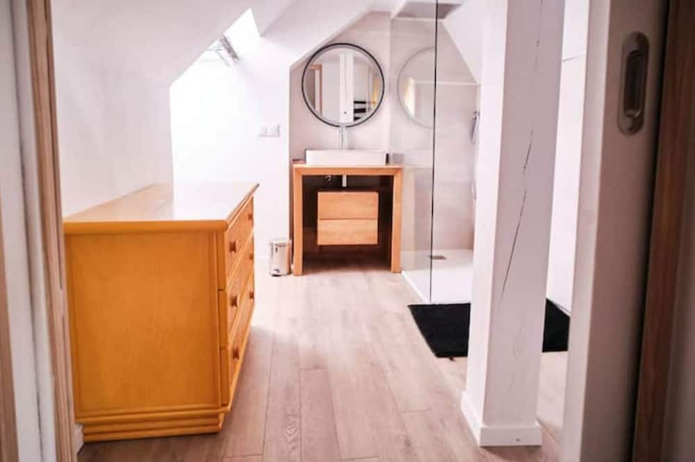 Photo of Bathroom in Vains