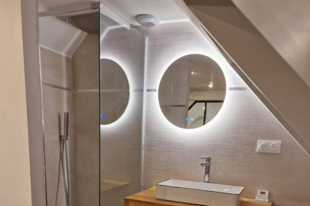 Photo of Bathroom in Vains