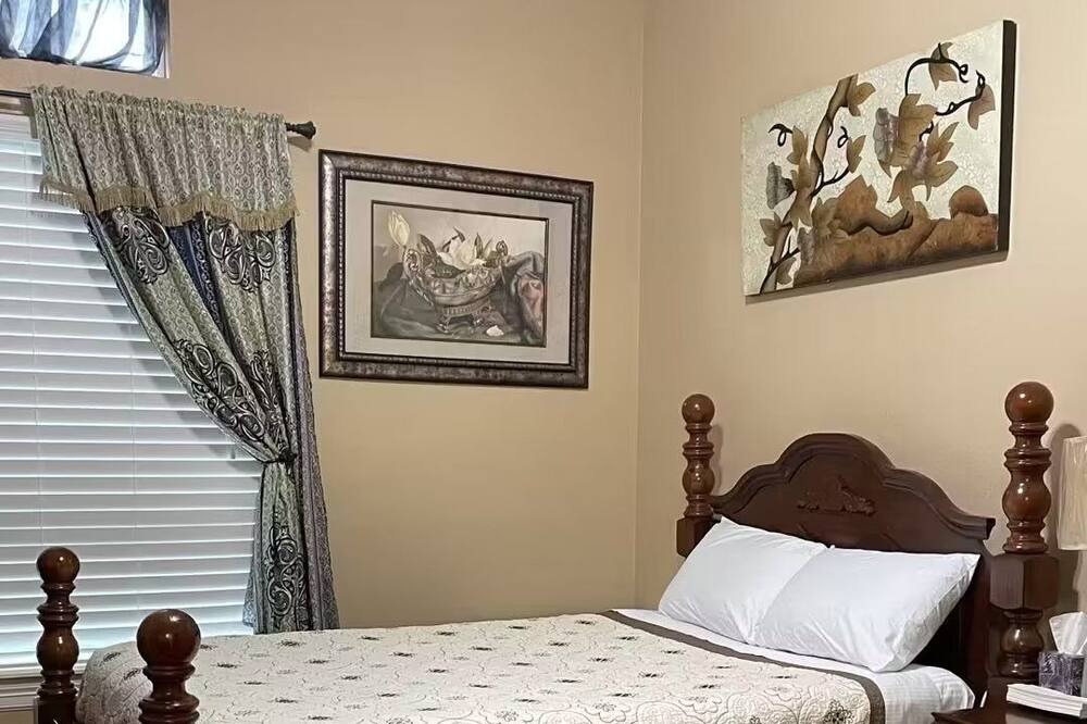 Photo of Bedroom in Iowa Colony
