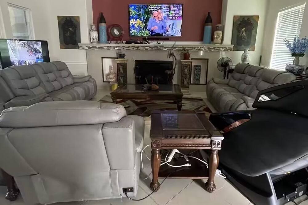Photo of Livingroom in Iowa Colony