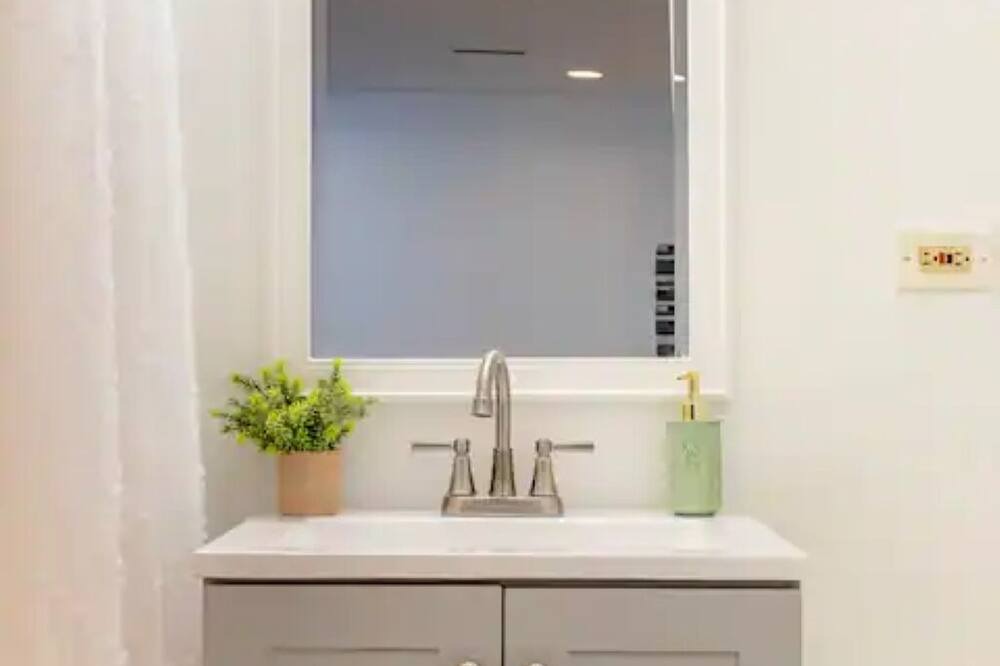 Photo of Bathroom in Bronzeville