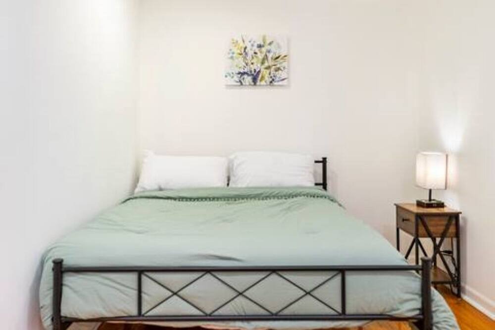 Photo of Bedroom in Bronzeville