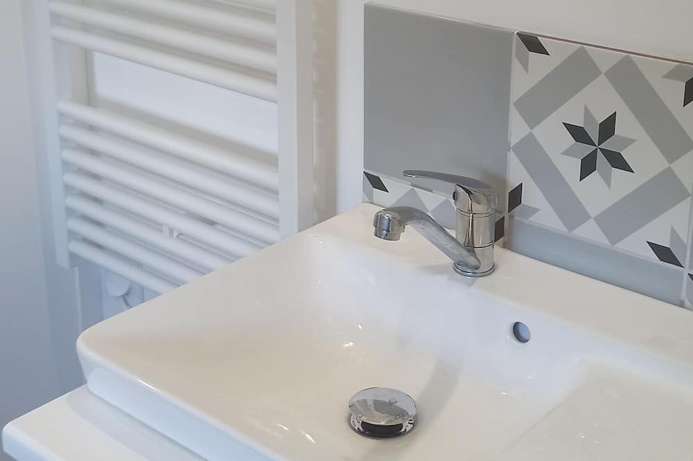 Photo of Bathroom in Saint-Etienne-de-Montluc