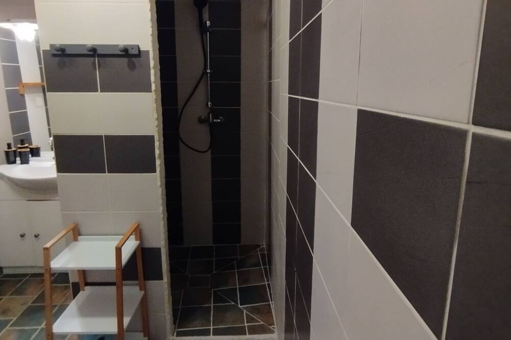 Photo of Bathroom in Belveze-du-Razes