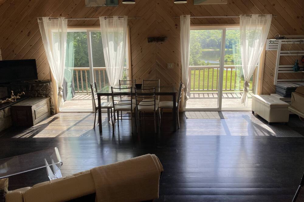 Photo of Livingroom in South Kortright