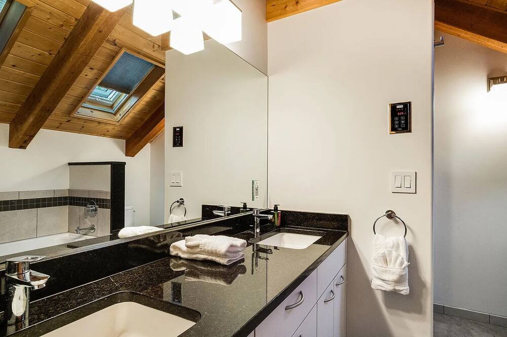 Photo of Bathroom in Sandpoint