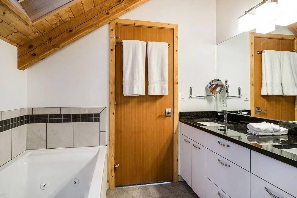 Photo of Bathroom in Sandpoint