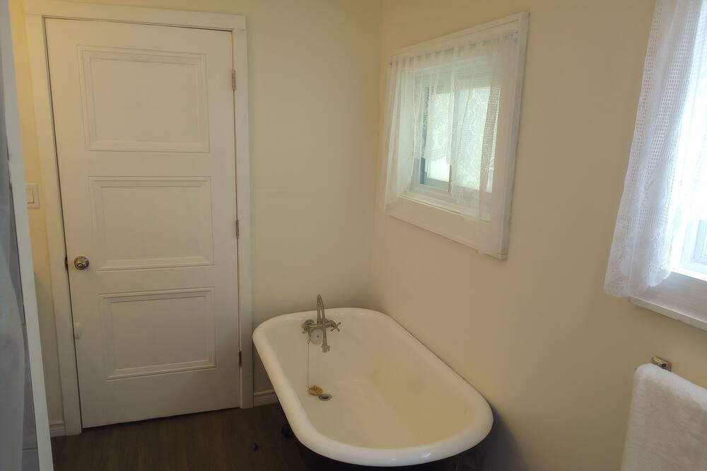 Photo of Bathroom in MacTier