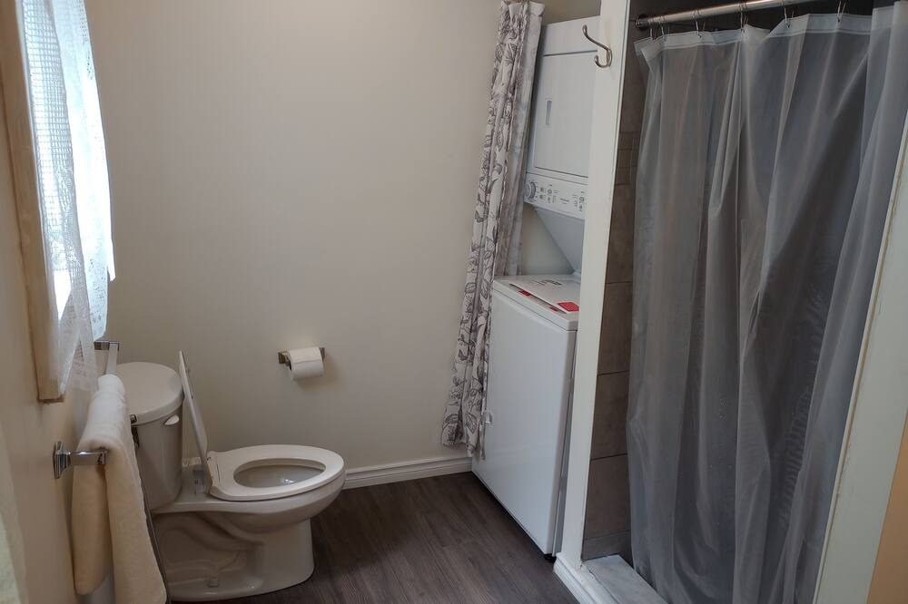Photo of Bathroom in MacTier