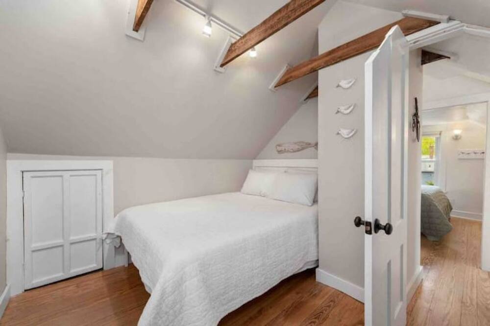 Photo of Bedroom in East Greenwich