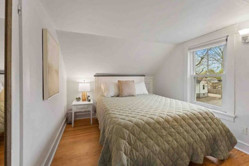 Photo of Bedroom in East Greenwich