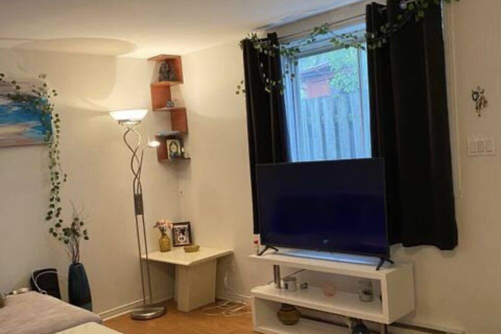 Photo of Livingroom in Fabreville
