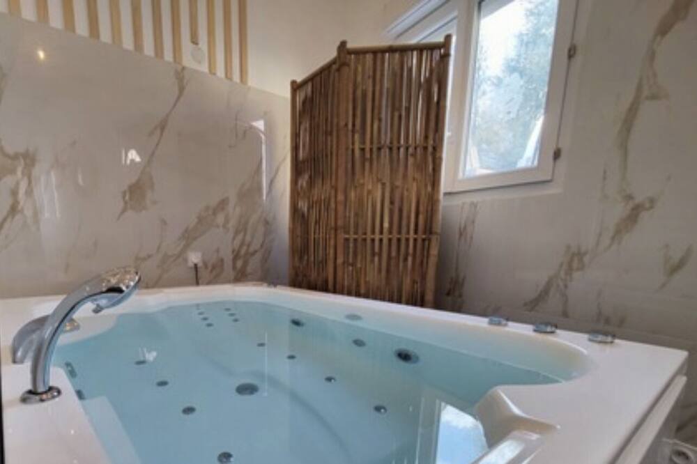 Photo of Bathroom in Hardricourt