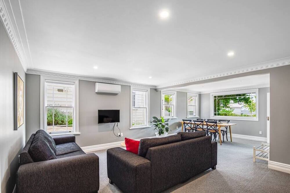 Photo of Others in Parnell