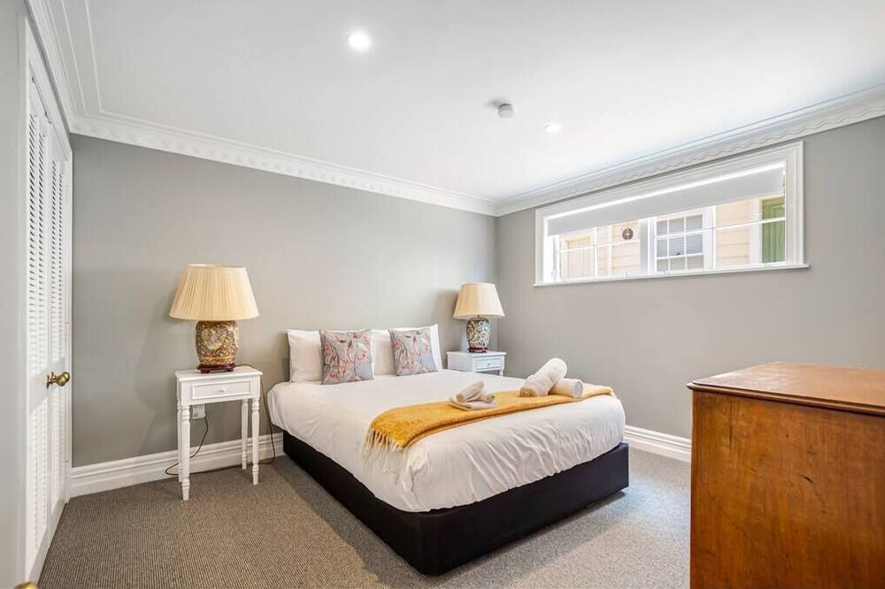 Photo of Others in Parnell