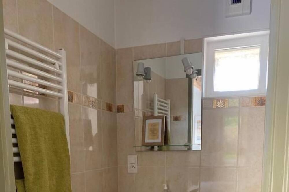 Photo of Bathroom in Couvignon