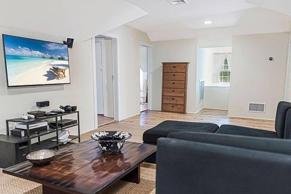 Photo of Livingroom in Village of Southampton