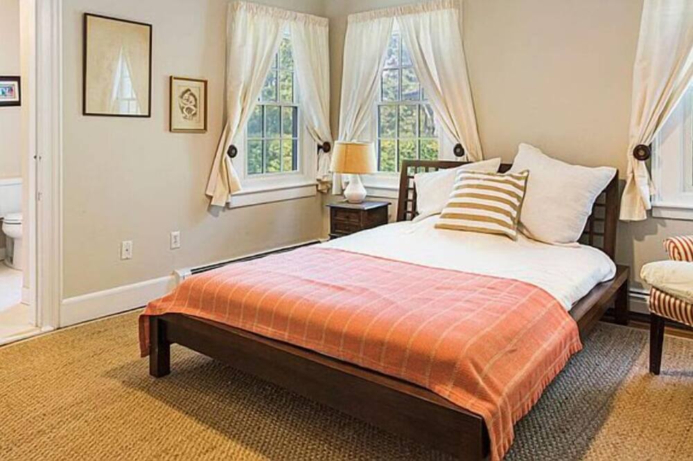 Photo of Bedroom in Village of Southampton
