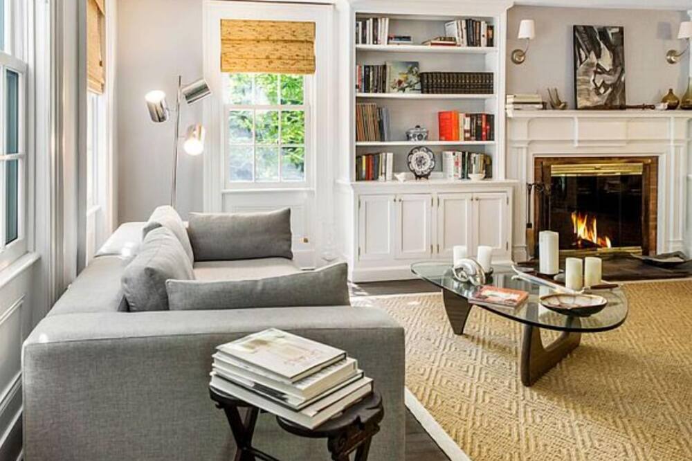 Photo of Livingroom in Village of Southampton
