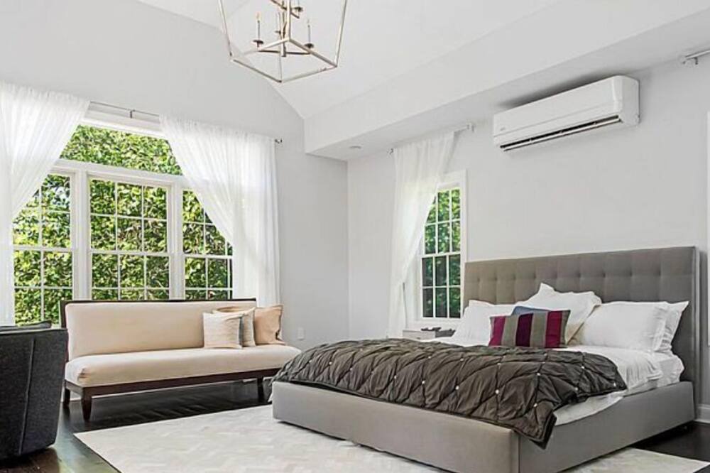 Photo of Bedroom in Village of Southampton