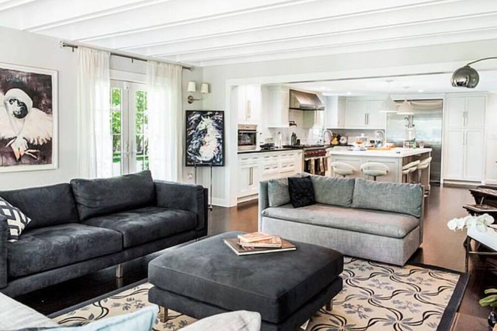 Photo of Livingroom in Village of Southampton