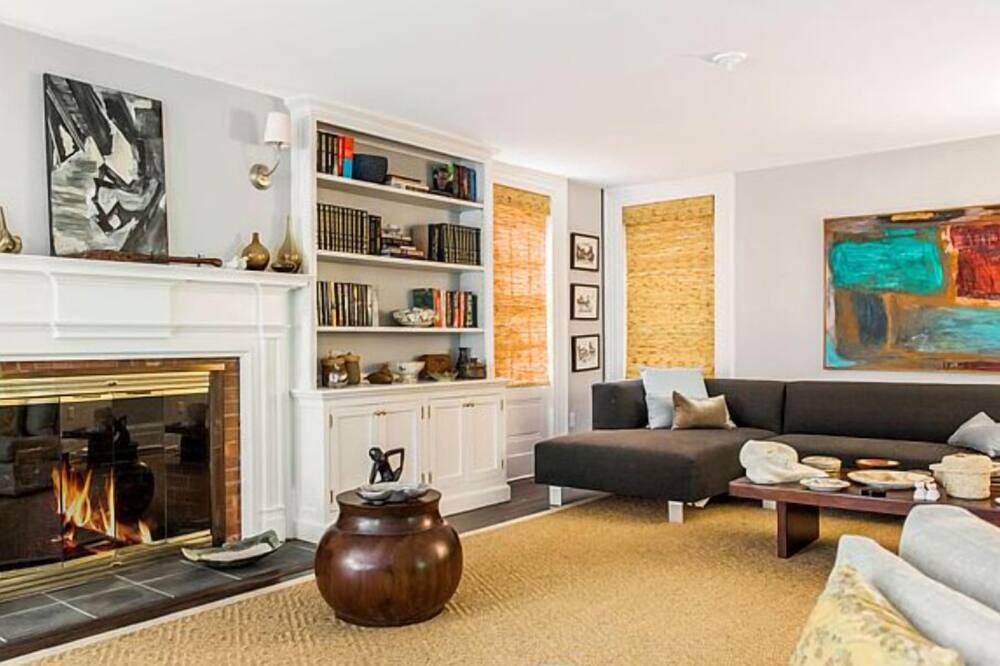 Photo of Livingroom in Village of Southampton