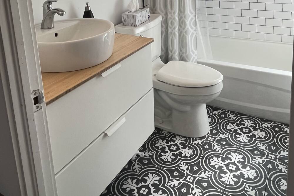 Photo of Bathroom in Laprairie
